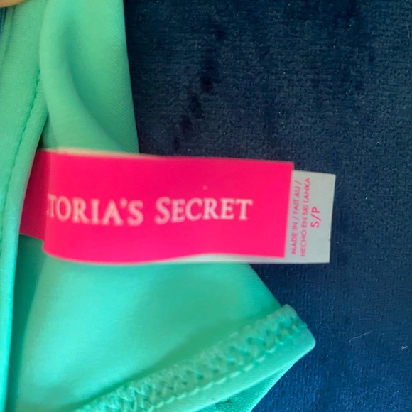 Vintage Victoria’s Secret Strapless Bikini in Mint - Picture 4 of 4